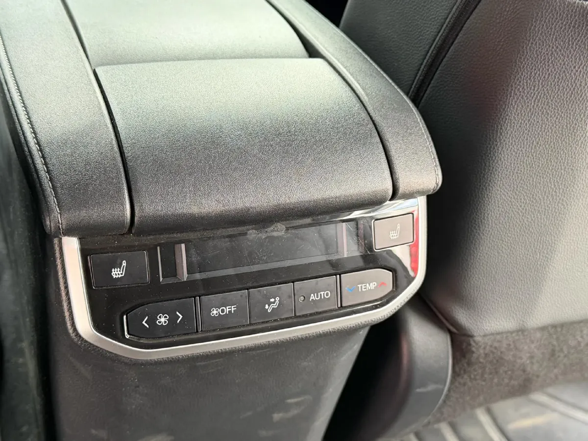 2022 Toyota Highlander 2.0T 248HP L4 8AT,autocango,china used car exporter,china ev exporter,chinese used car exporter,chinese used ev exporter