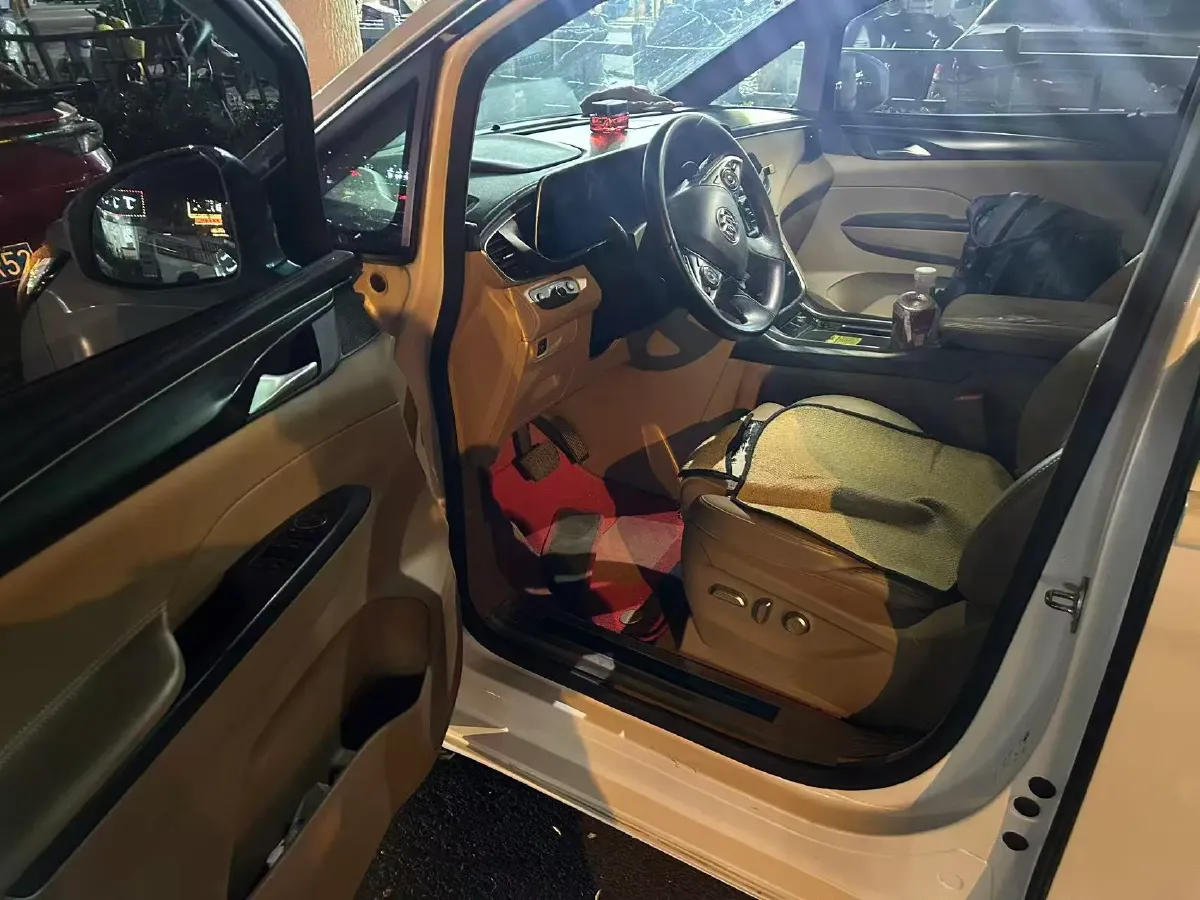 2021 Buick GL8 2.0T 237HP L4 9AT,autocango,china used car exporter,china ev exporter,chinese used car exporter,chinese used ev exporter