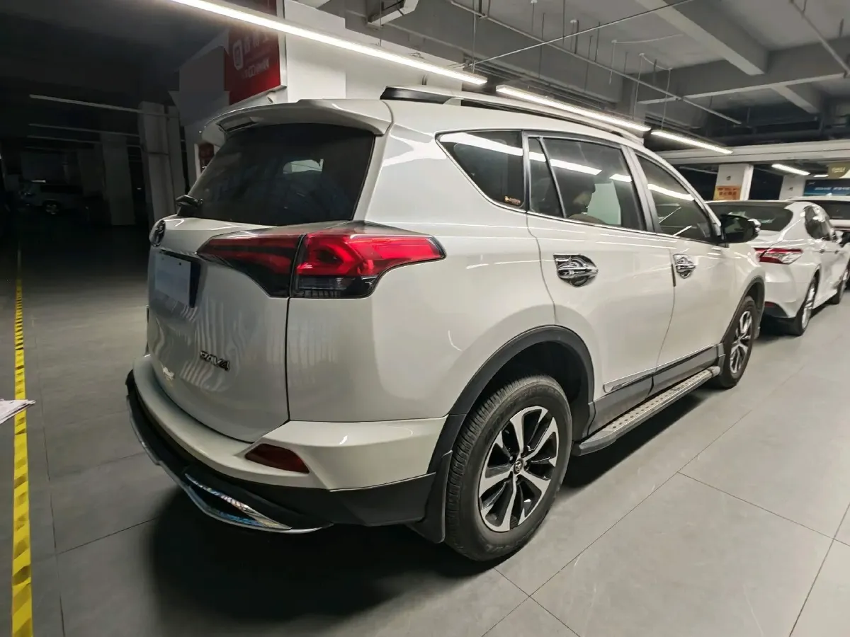 2018 Toyota RAV4 2.0L 151HP L4 CVT,autocango,china used car exporter,china ev exporter,chinese used car exporter,chinese used ev exporter