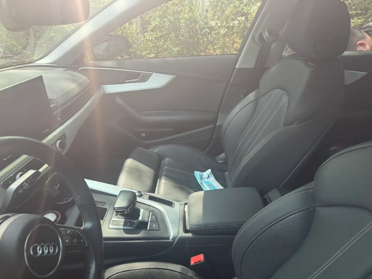 2022 Audi A4L 2.0T 190HP L4 7DCT,autocango,china used car exporter,china ev exporter,chinese used car exporter,chinese used ev exporter