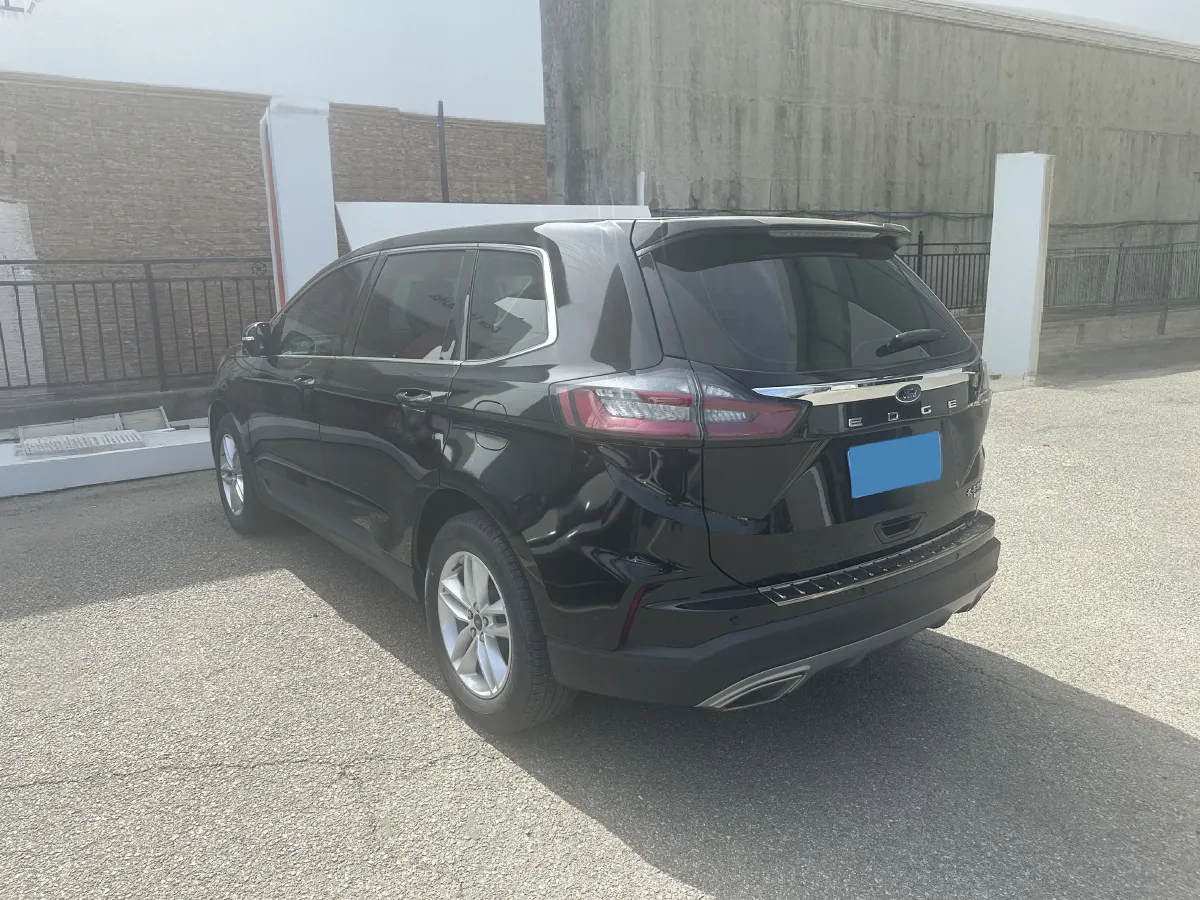 2021 Ford Edge 2.0T 245HP L4 8AT,autocango,china used car exporter,china ev exporter,chinese used car exporter,chinese used ev exporter