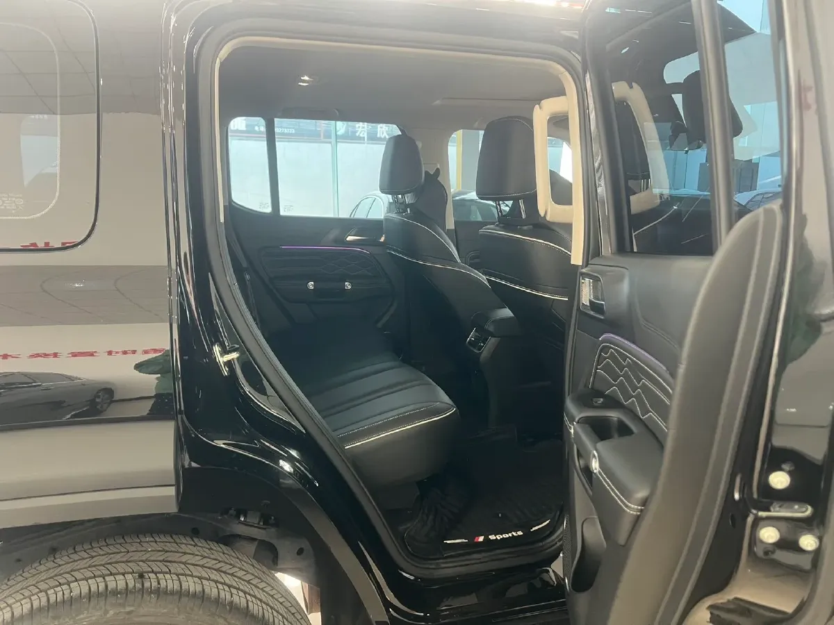 2024 Tank 300 2.0T 227HP L4 8AT,autocango,china used car exporter,china ev exporter,chinese used car exporter,chinese used ev exporter