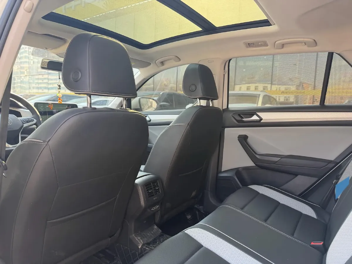 2023 Volkswagen T-Roc 1.4T 150HP L4 7DCT,autocango,china used car exporter,china ev exporter,chinese used car exporter,chinese used ev exporter