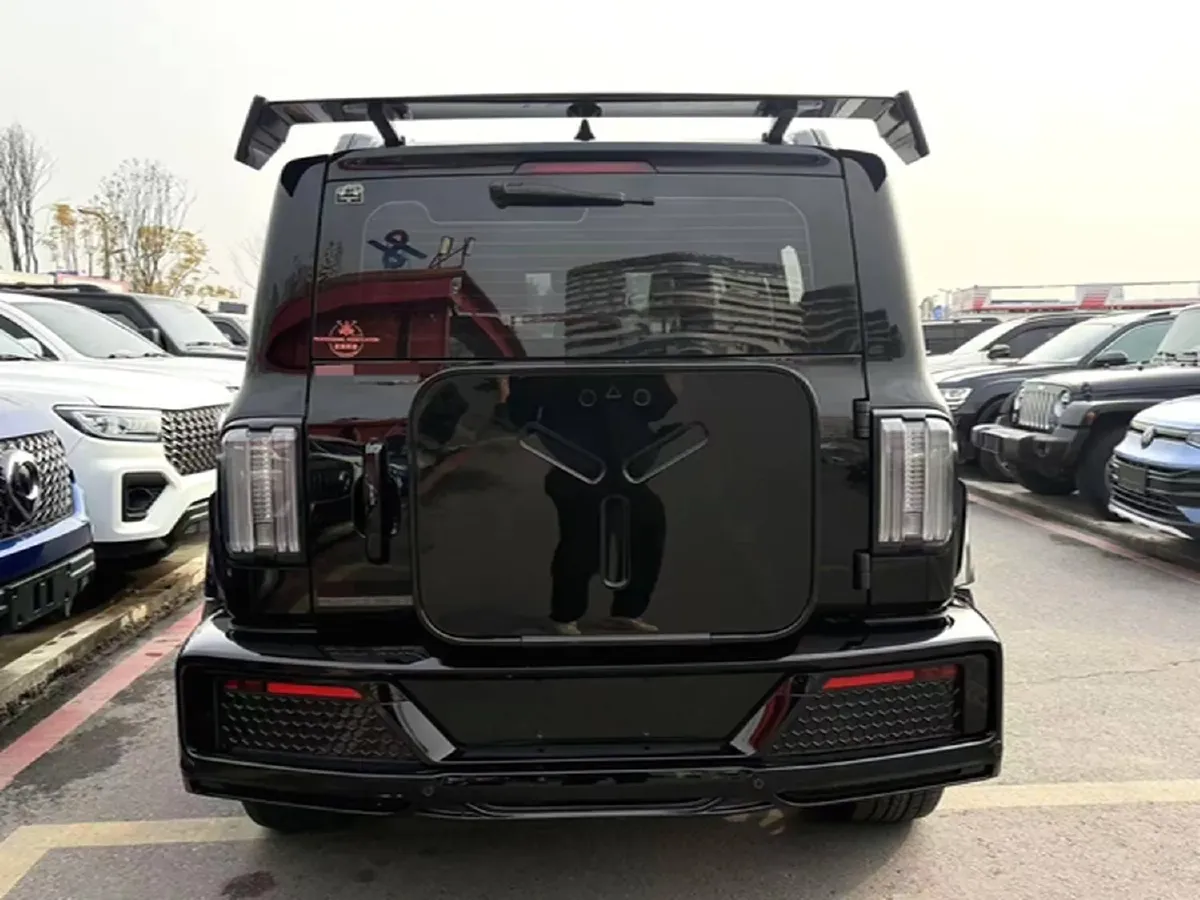 2023 Cyberspace 300 2.0T 227HP L4 8AT,autocango,china used car exporter,china ev exporter,chinese used car exporter,chinese used ev exporter