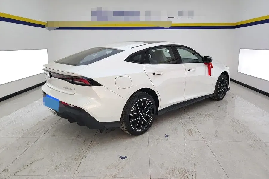 2024 ChangAn UNI-V iDD 1.5L 110HP L4 E-CVT PHEV 18.99KWH,autocango,china used car exporter,china ev exporter,chinese used car exporter,chinese used ev exporter