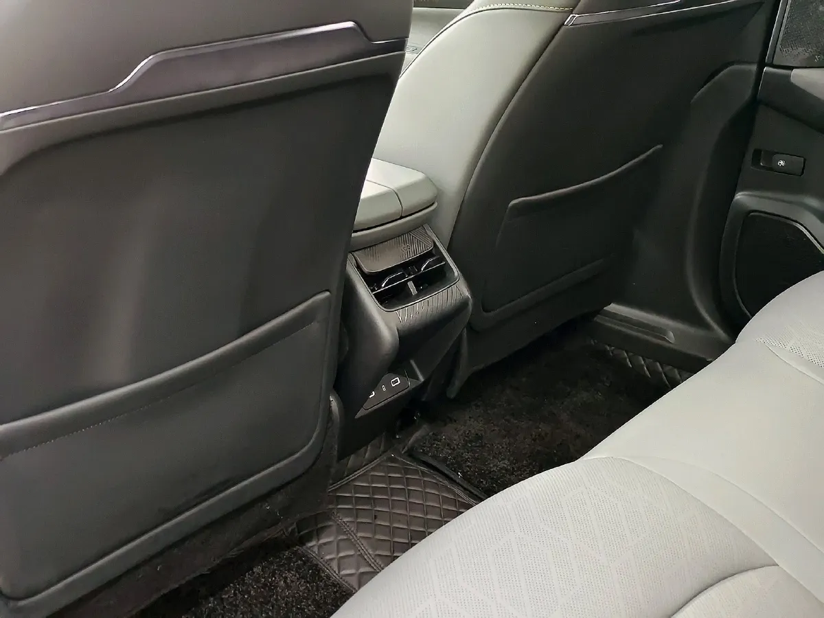 2025 LYNK&CO 08 EM-P 1.5T 163HP L4 3DHT PHEV 21.2KWH,autocango,china used car exporter,china ev exporter,chinese used car exporter,chinese used ev exporter