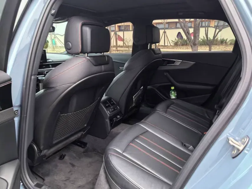 2022 Audi A4L 2.0T 190HP L4 7DCT,autocango,china used car exporter,china ev exporter,chinese used car exporter,chinese used ev exporter