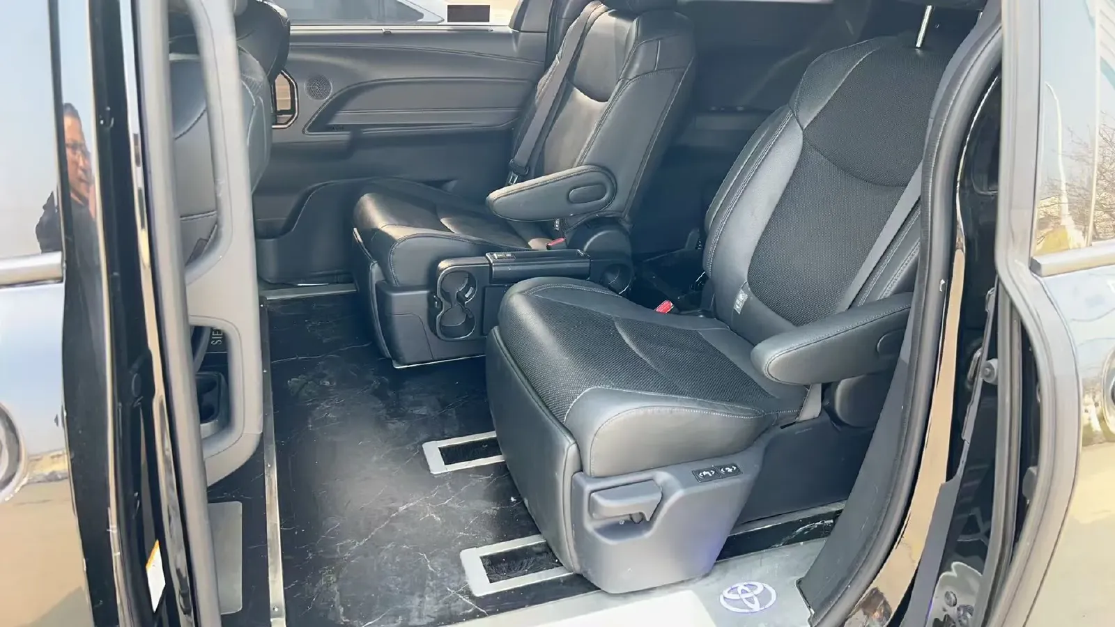 2024 Toyota Sienna 2.5L 189HP L4 E-CVT Hybrid,autocango,china used car exporter,china ev exporter,chinese used car exporter,chinese used ev exporter