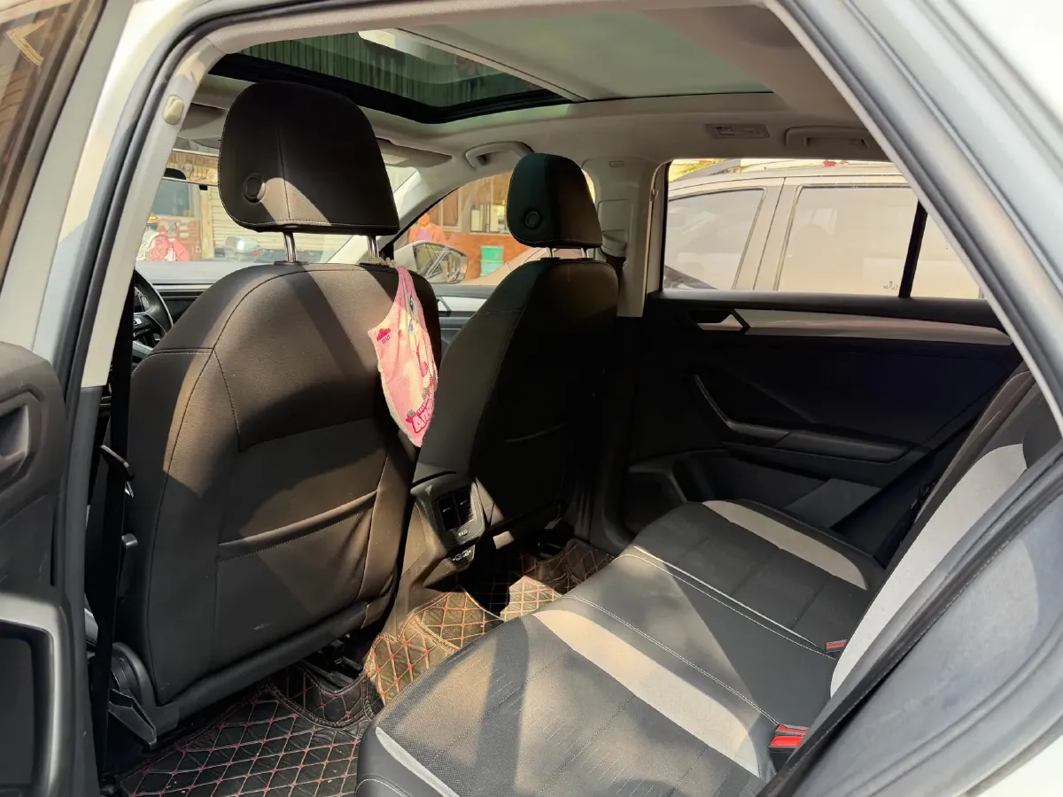 2020 Volkswagen T-Roc 1.4T 131HP L4 7DCT,autocango,china used car exporter,china ev exporter,chinese used car exporter,chinese used ev exporter