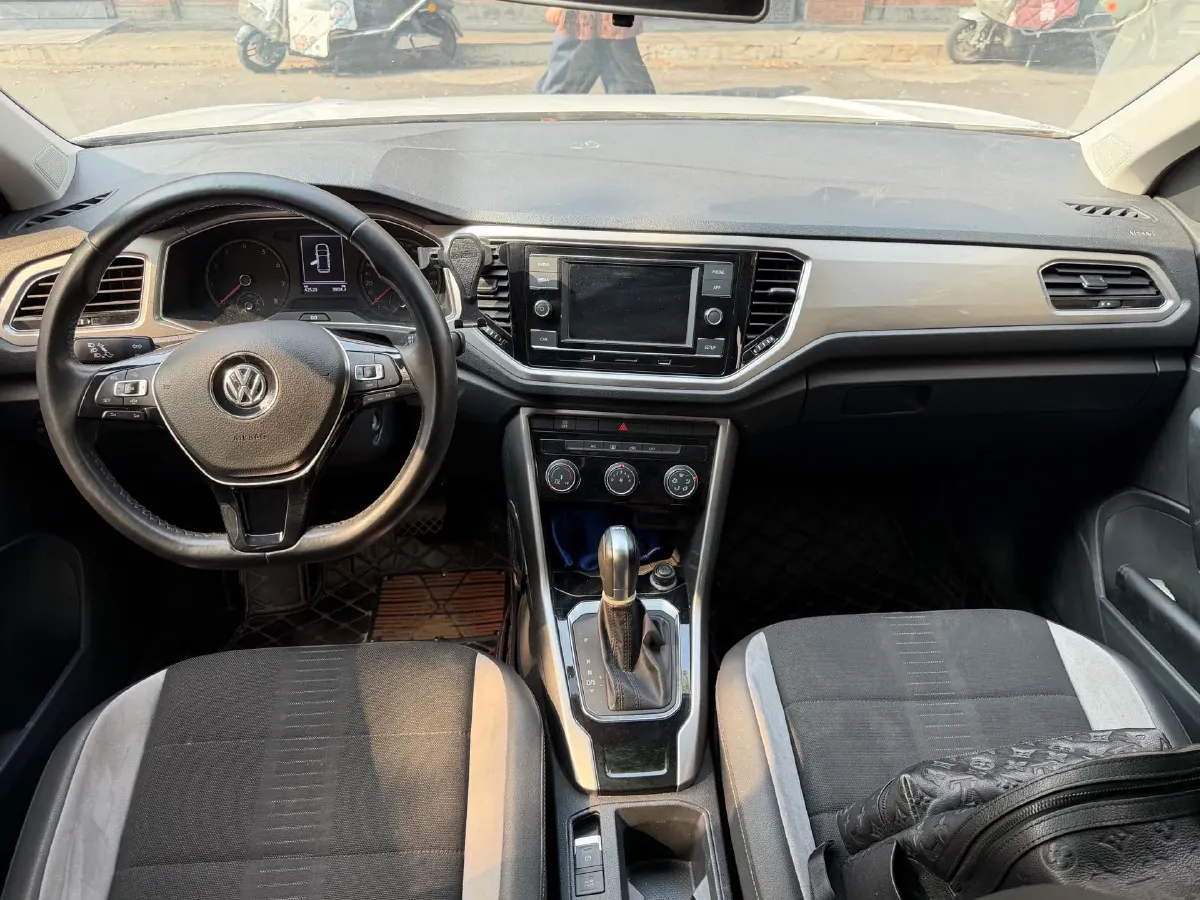 2020 Volkswagen T-Roc 1.4T 131HP L4 7DCT,autocango,china used car exporter,china ev exporter,chinese used car exporter,chinese used ev exporter