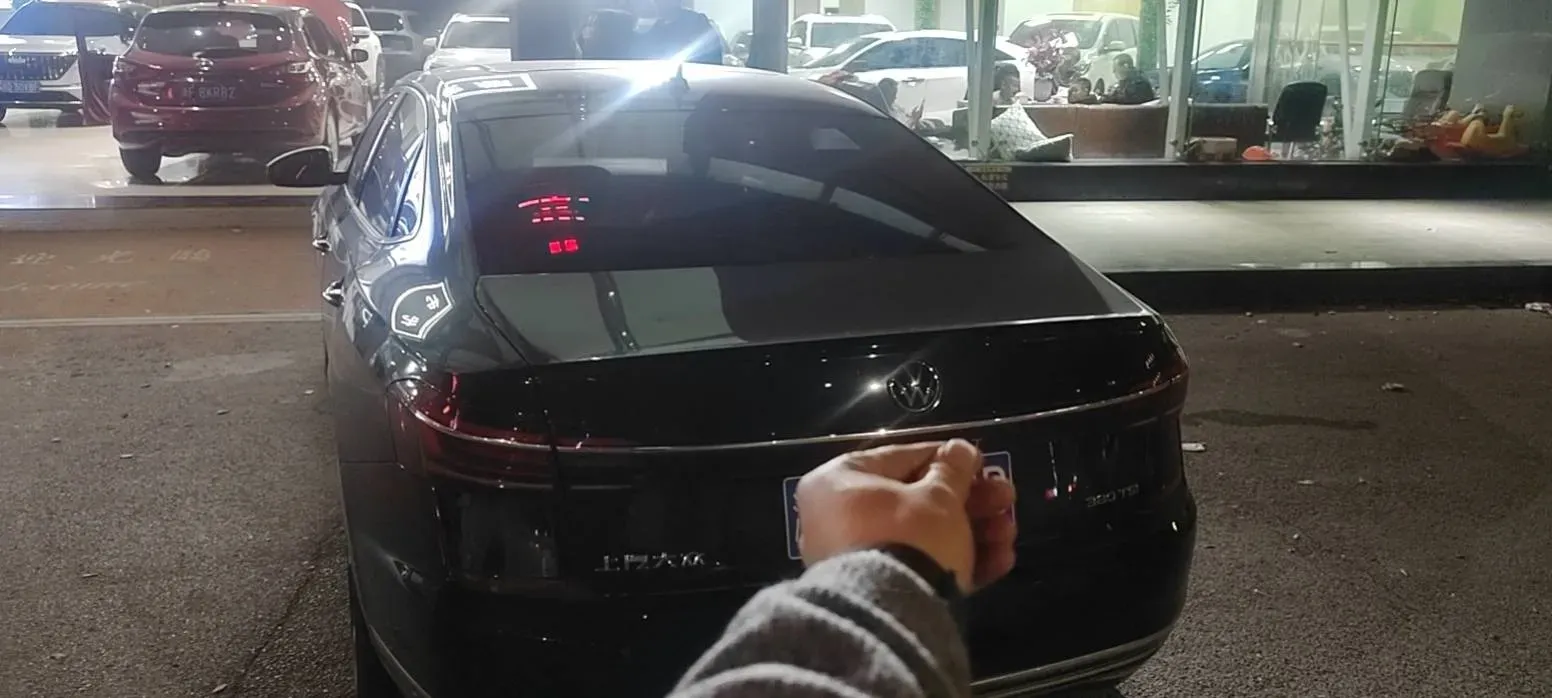 2025 Volkswagen Passat 2.0T 220HP L4 7DCT,autocango,china used car exporter,china ev exporter,chinese used car exporter,chinese used ev exporter