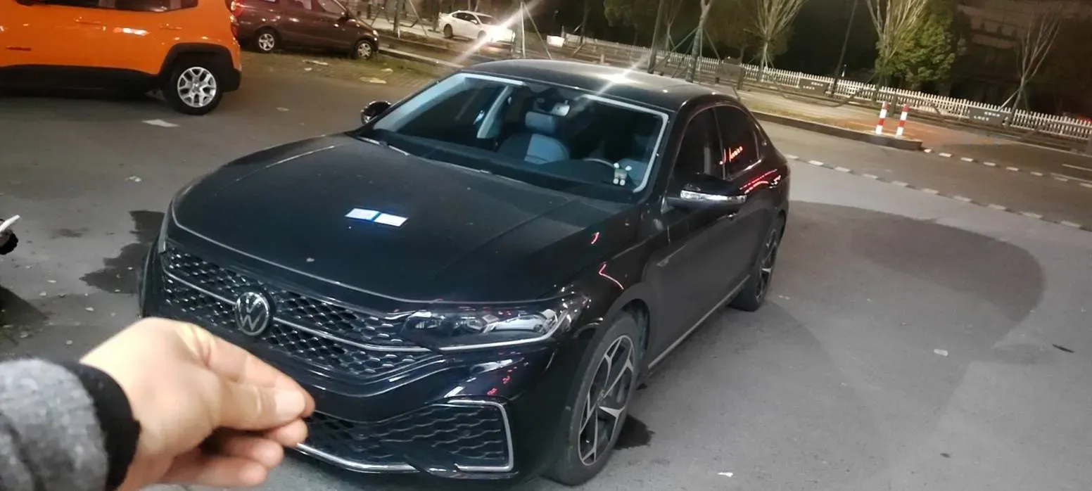 2025 Volkswagen Passat 2.0T 220HP L4 7DCT,autocango,china used car exporter,china ev exporter,chinese used car exporter,chinese used ev exporter