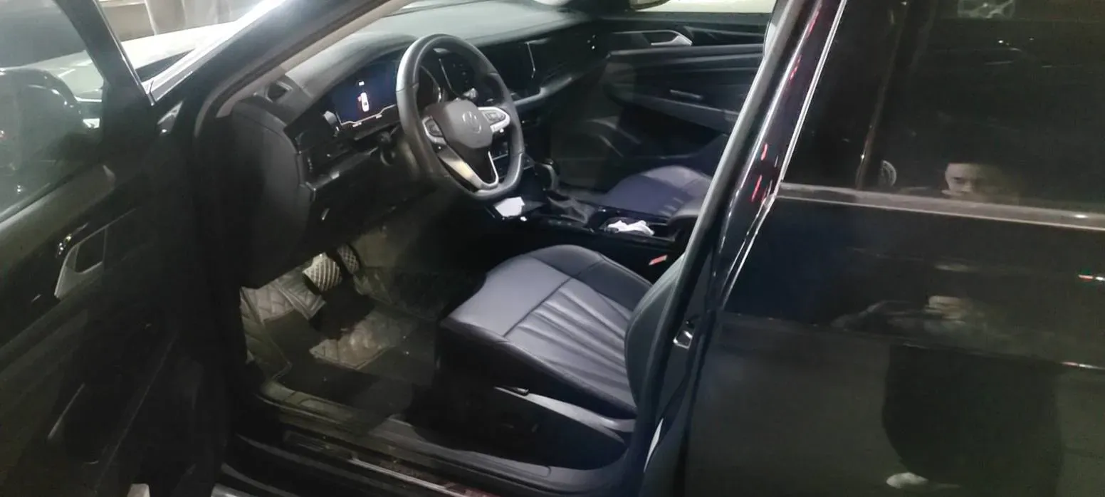 2025 Volkswagen Passat 2.0T 220HP L4 7DCT,autocango,china used car exporter,china ev exporter,chinese used car exporter,chinese used ev exporter