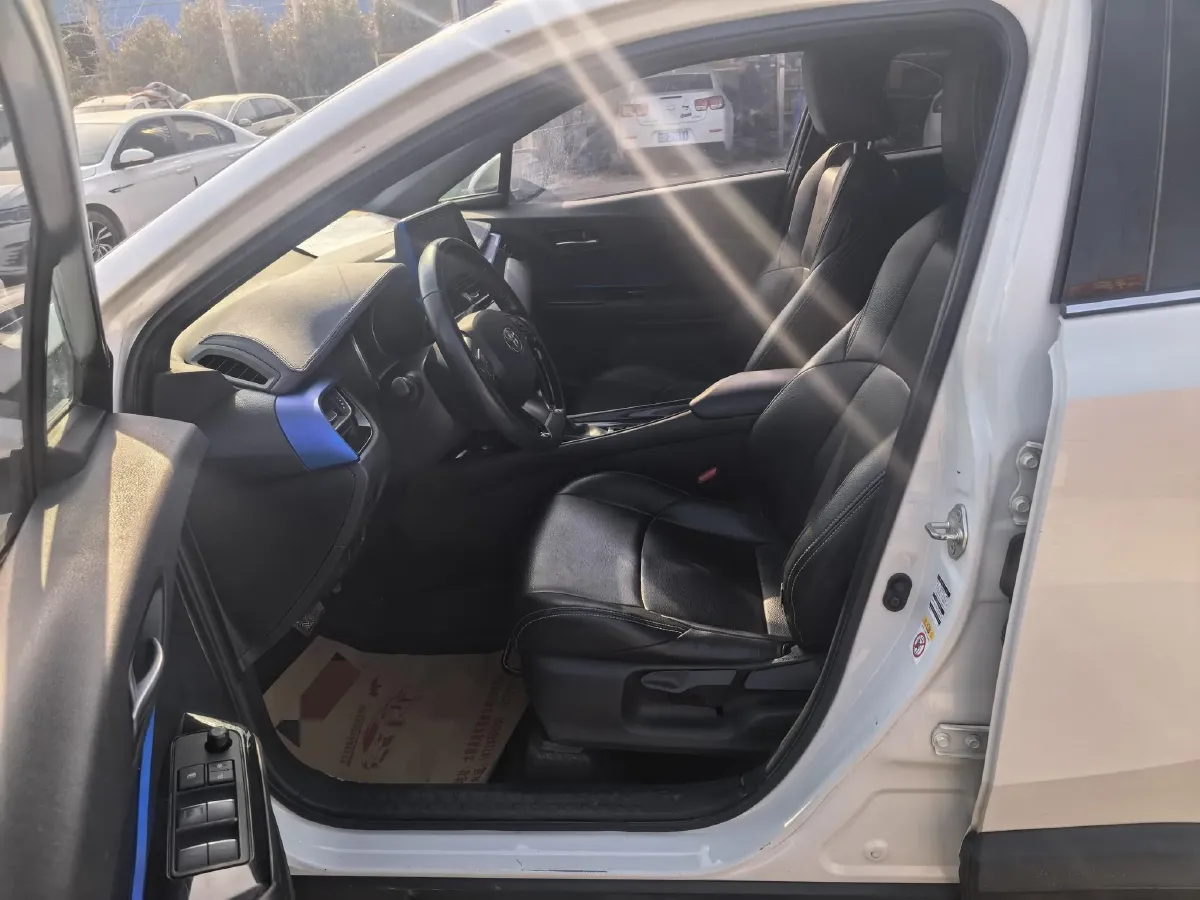 2018 Toyota C-HR 2.0L 171HP L4 CVT,autocango,china used car exporter,china ev exporter,chinese used car exporter,chinese used ev exporter