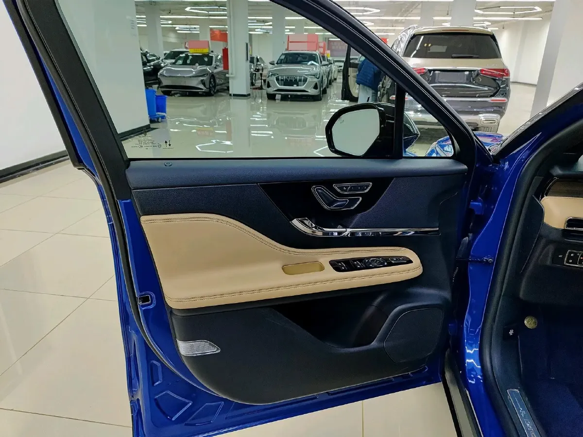 2022 Lincoln Corsair 2.0T 245HP L4 8AT,autocango,china used car exporter,china ev exporter,chinese used car exporter,chinese used ev exporter