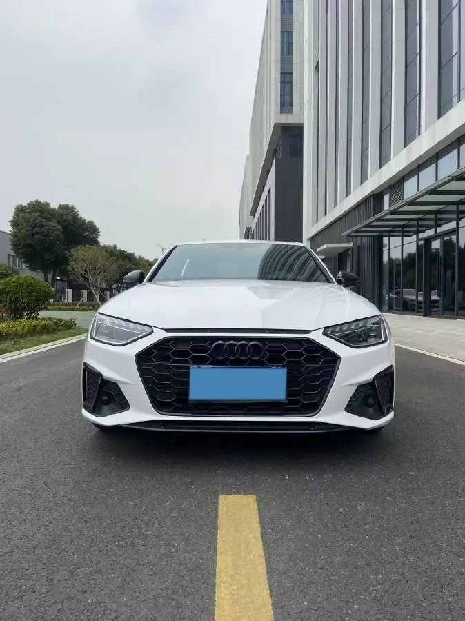2023 Audi A4L 2.0T 190HP L4 7DCT,autocango,china used car exporter,china ev exporter,chinese used car exporter,chinese used ev exporter