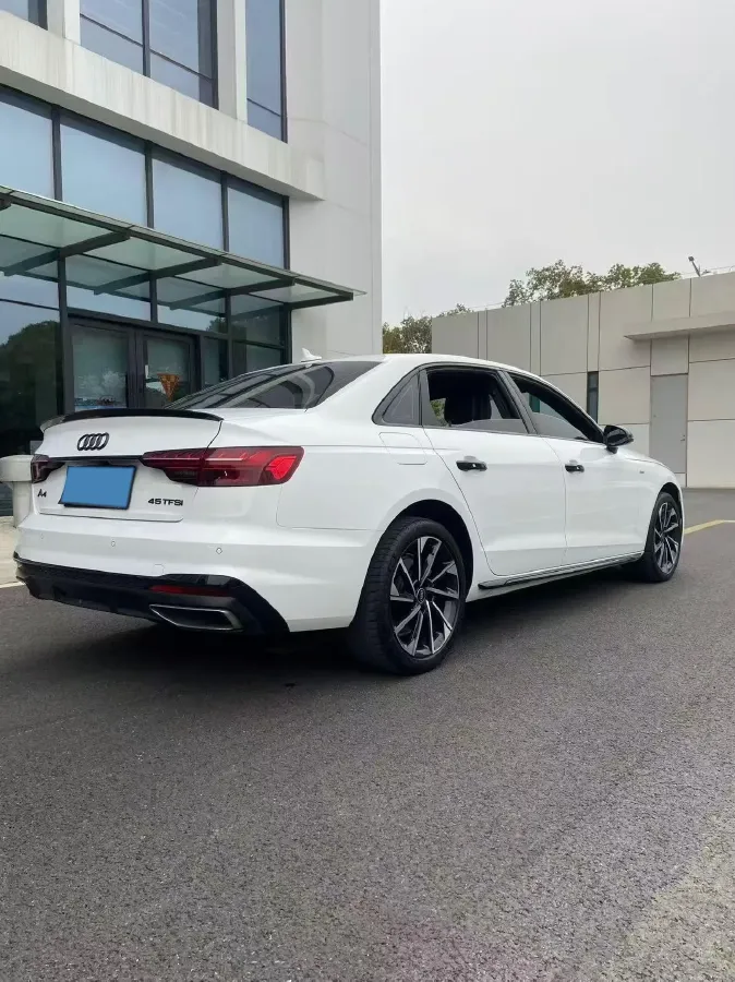 2023 Audi A4L 2.0T 190HP L4 7DCT,autocango,china used car exporter,china ev exporter,chinese used car exporter,chinese used ev exporter