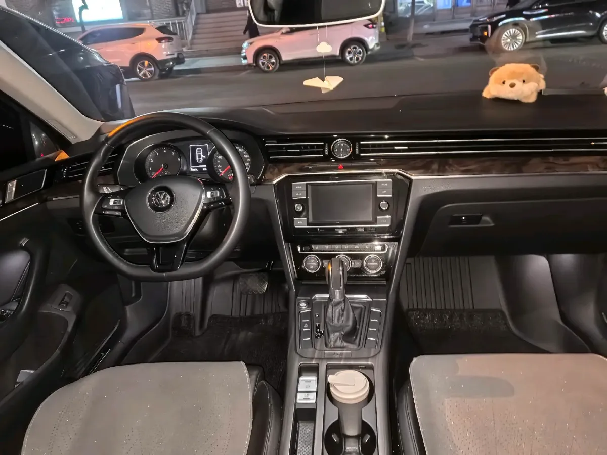 2018 Volkswagen Magotan 1.8T 180HP L4 7DCT,autocango,china used car exporter,china ev exporter,chinese used car exporter,chinese used ev exporter