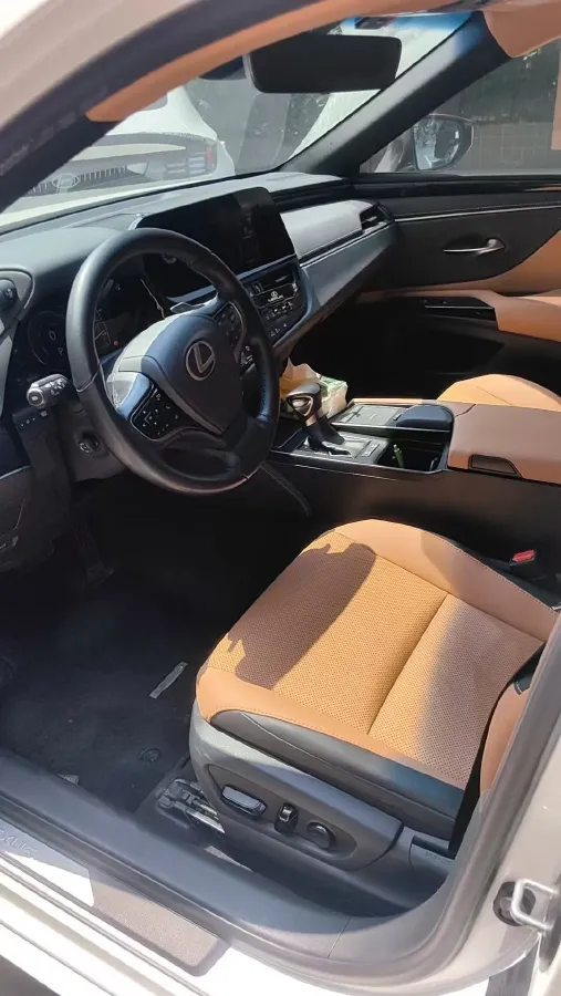 2021 Lexus ES 2.5L 178HP L4 E-CVT Hybrid,autocango,china used car exporter,china ev exporter,chinese used car exporter,chinese used ev exporter