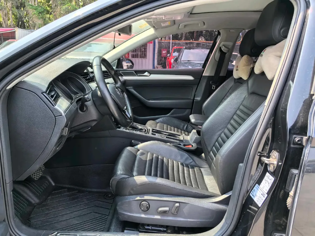 2018 Volkswagen Magotan 1.8T 180HP L4 7DCT,autocango,china used car exporter,china ev exporter,chinese used car exporter,chinese used ev exporter