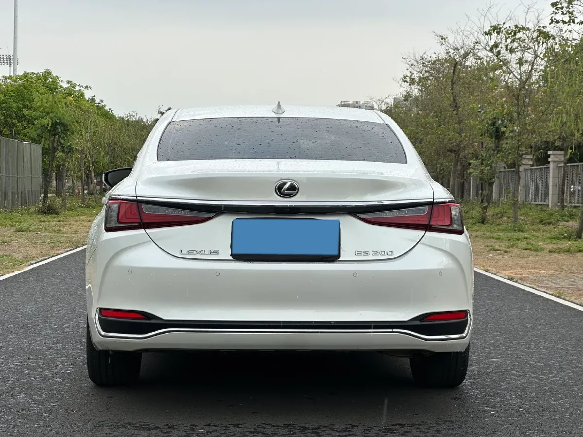 2022 Lexus ES 2.0L 173HP L4 CVT,autocango,china used car exporter,china ev exporter,chinese used car exporter,chinese used ev exporter