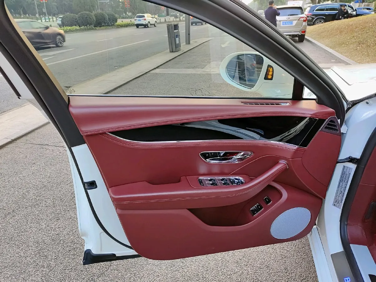 2022 Bentley Flying Spur 4.0T 550HP V8 8DCT,autocango,china used car exporter,china ev exporter,chinese used car exporter,chinese used ev exporter