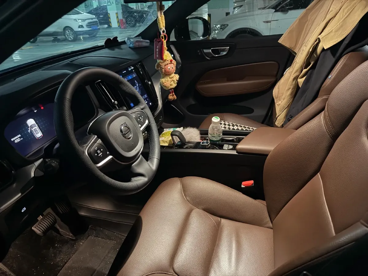 2024 Volvo XC60 2.0T 250HP L4 8AT,autocango,china used car exporter,china ev exporter,chinese used car exporter,chinese used ev exporter