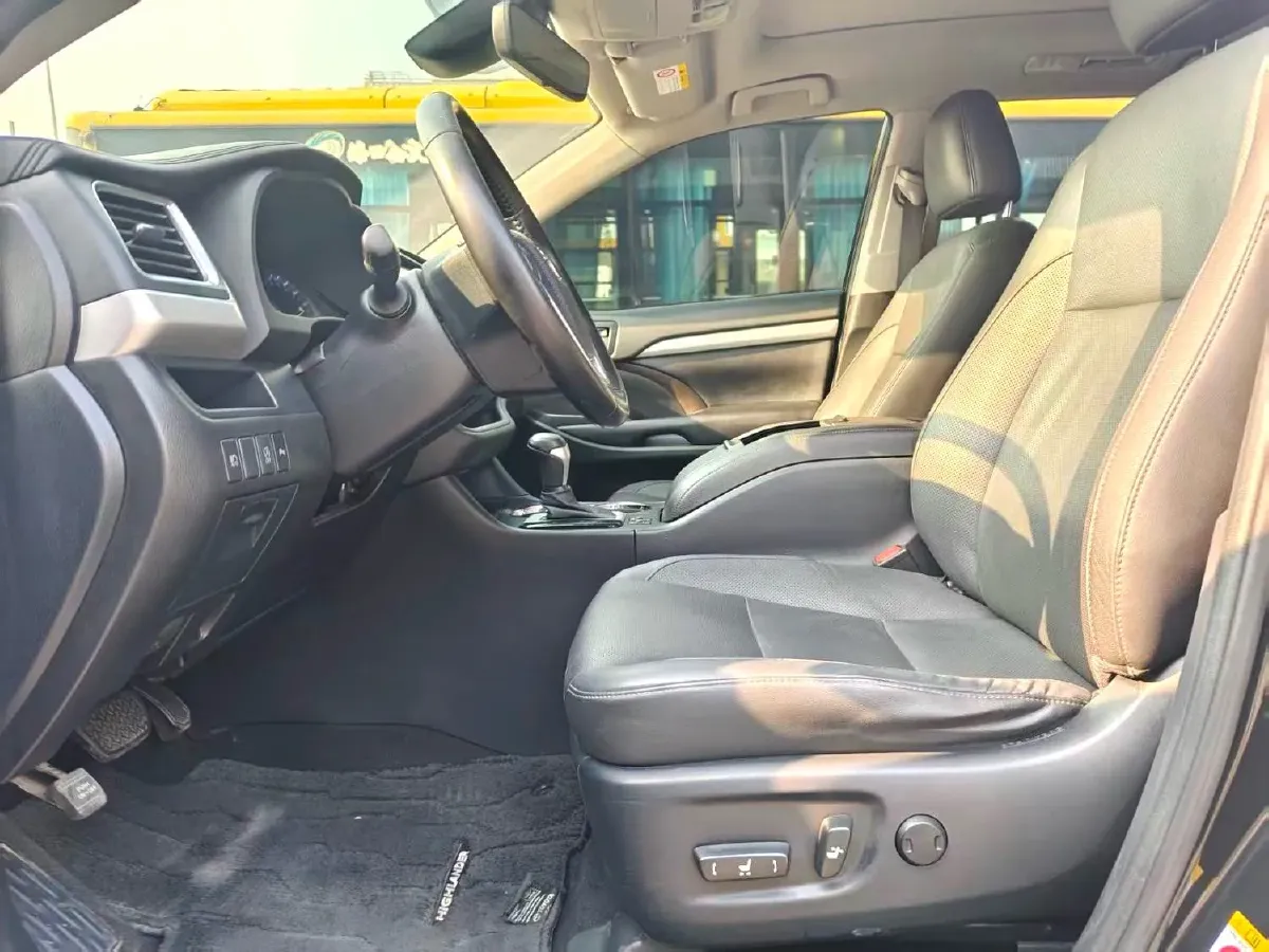 2021 Toyota Highlander 2.0T 220HP L4 6AT,autocango,china used car exporter,china ev exporter,chinese used car exporter,chinese used ev exporter