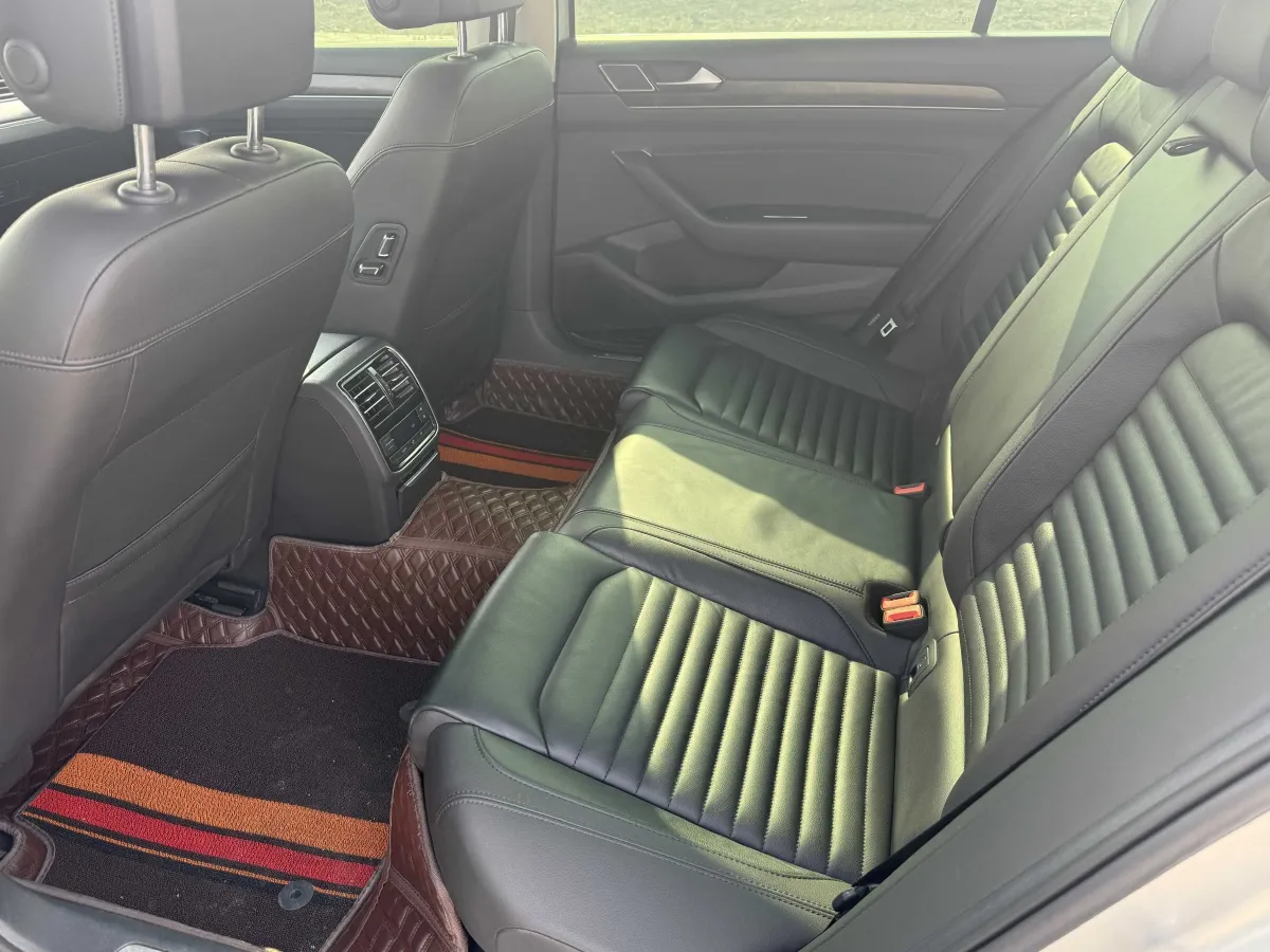 2019 Volkswagen Magotan 2.0T 186HP L4 7DCT,autocango,china used car exporter,china ev exporter,chinese used car exporter,chinese used ev exporter