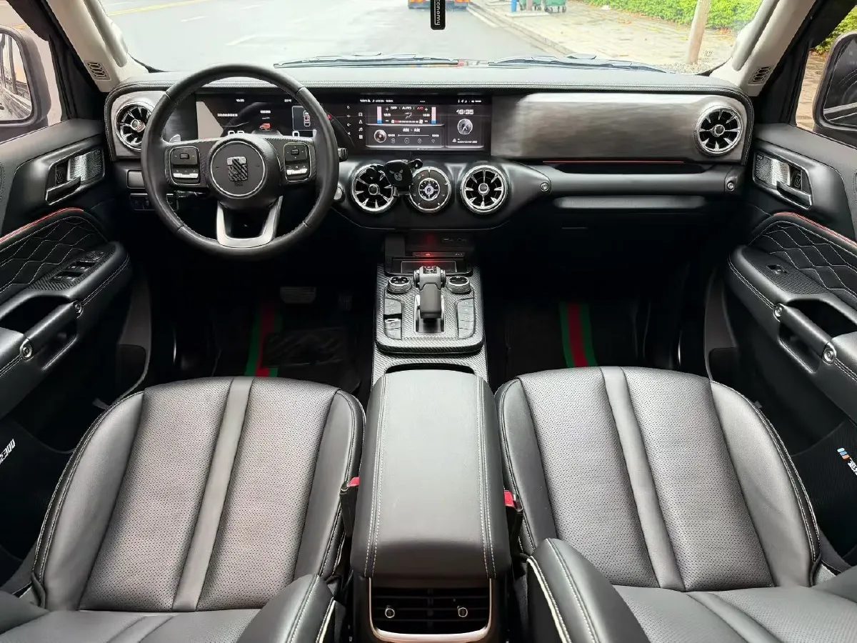 2021 Tank 300 2.0T 227HP L4 8AT,autocango,china used car exporter,china ev exporter,chinese used car exporter,chinese used ev exporter