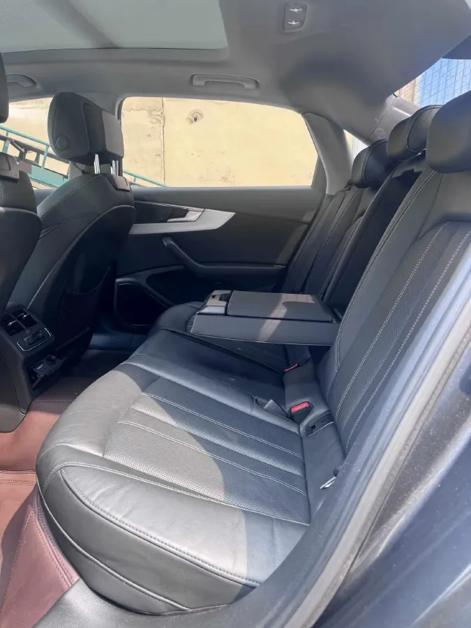 2020 Audi A4L 2.0T 190HP L4 7DCT,autocango,china used car exporter,china ev exporter,chinese used car exporter,chinese used ev exporter