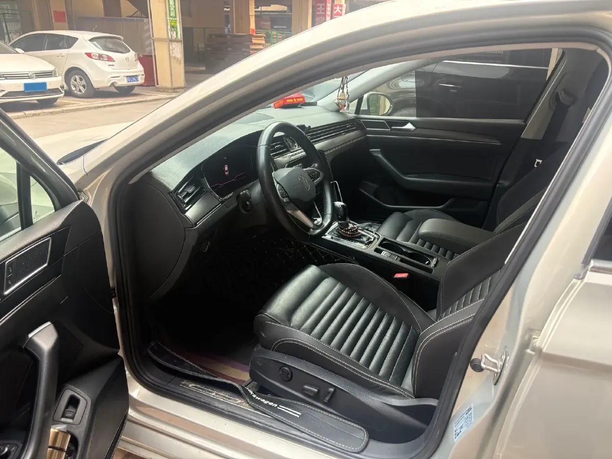 2020 Volkswagen Magotan 2.0T 186HP L4 7DCT,autocango,china used car exporter,china ev exporter,chinese used car exporter,chinese used ev exporter