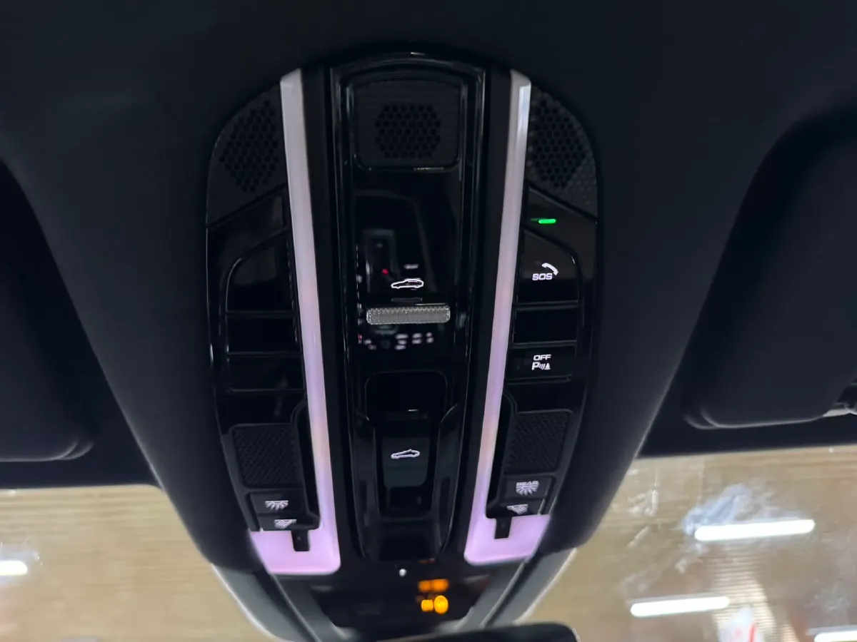 2018 Land Rover Range Rover Velar 3.0T 380HP V6 8AT,autocango,china used car exporter,china ev exporter,chinese used car exporter,chinese used ev exporter