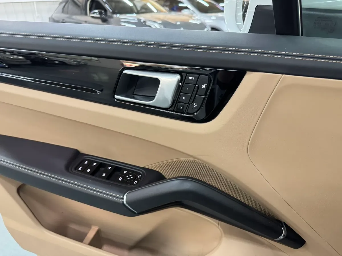 2018 Land Rover Range Rover Velar 3.0T 380HP V6 8AT,autocango,china used car exporter,china ev exporter,chinese used car exporter,chinese used ev exporter