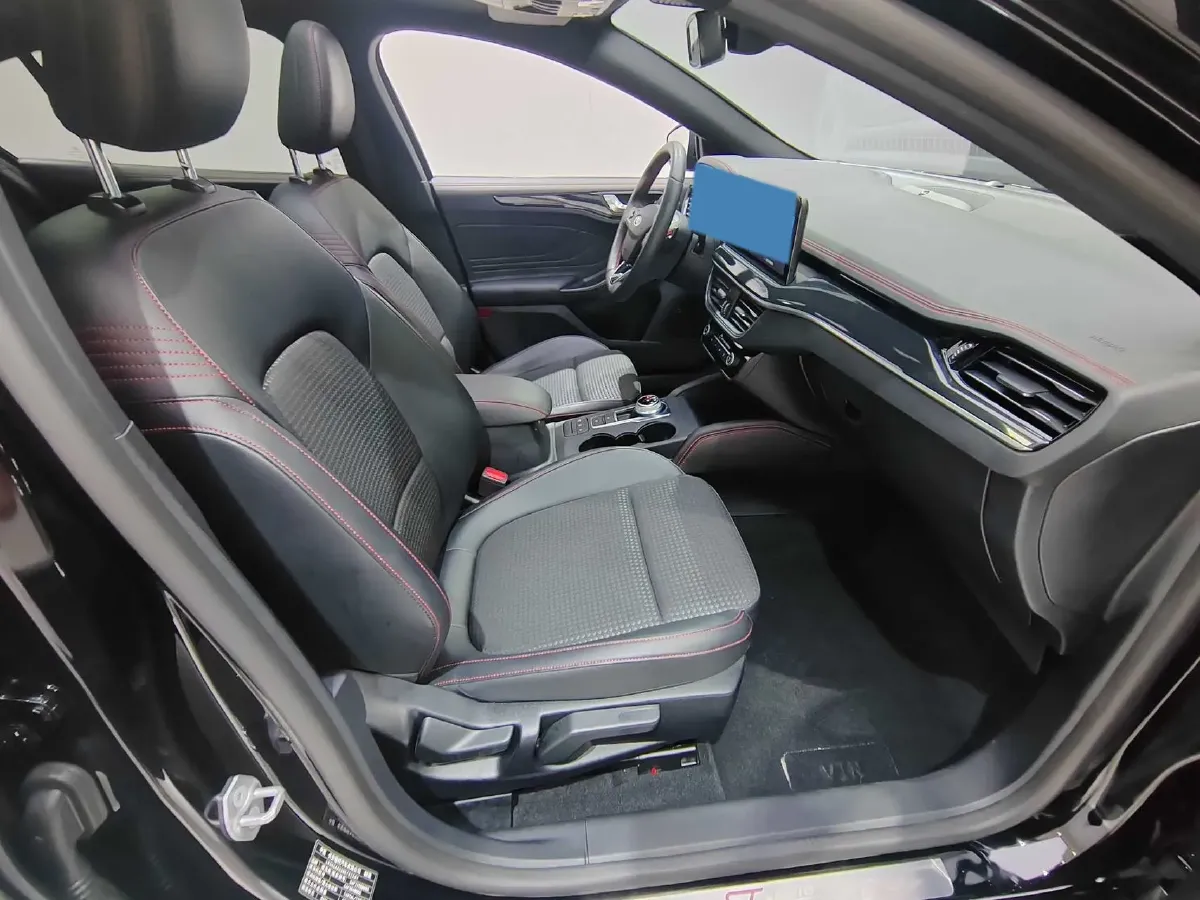 2021 Ford Focus 1.5T 174HP L3 8AT,autocango,china used car exporter,china ev exporter,chinese used car exporter,chinese used ev exporter
