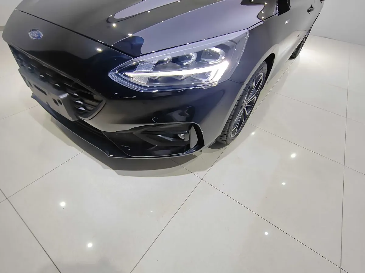 2021 Ford Focus 1.5T 174HP L3 8AT,autocango,china used car exporter,china ev exporter,chinese used car exporter,chinese used ev exporter