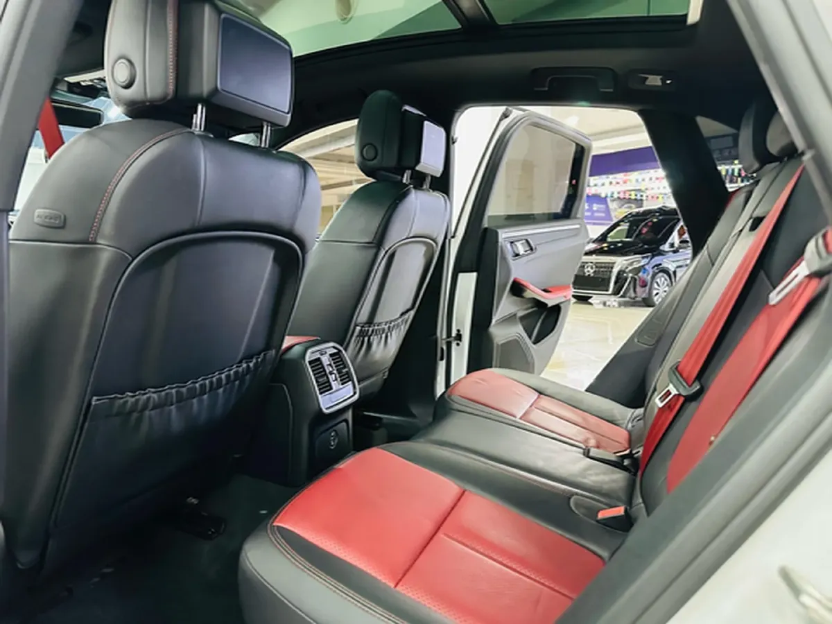 2018 Porsche Macan 2.0T 252HP L4 7DCT,autocango,china used car exporter,china ev exporter,chinese used car exporter,chinese used ev exporter