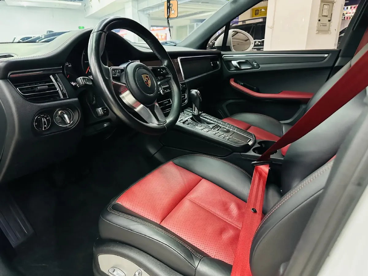 2018 Porsche Macan 2.0T 252HP L4 7DCT,autocango,china used car exporter,china ev exporter,chinese used car exporter,chinese used ev exporter