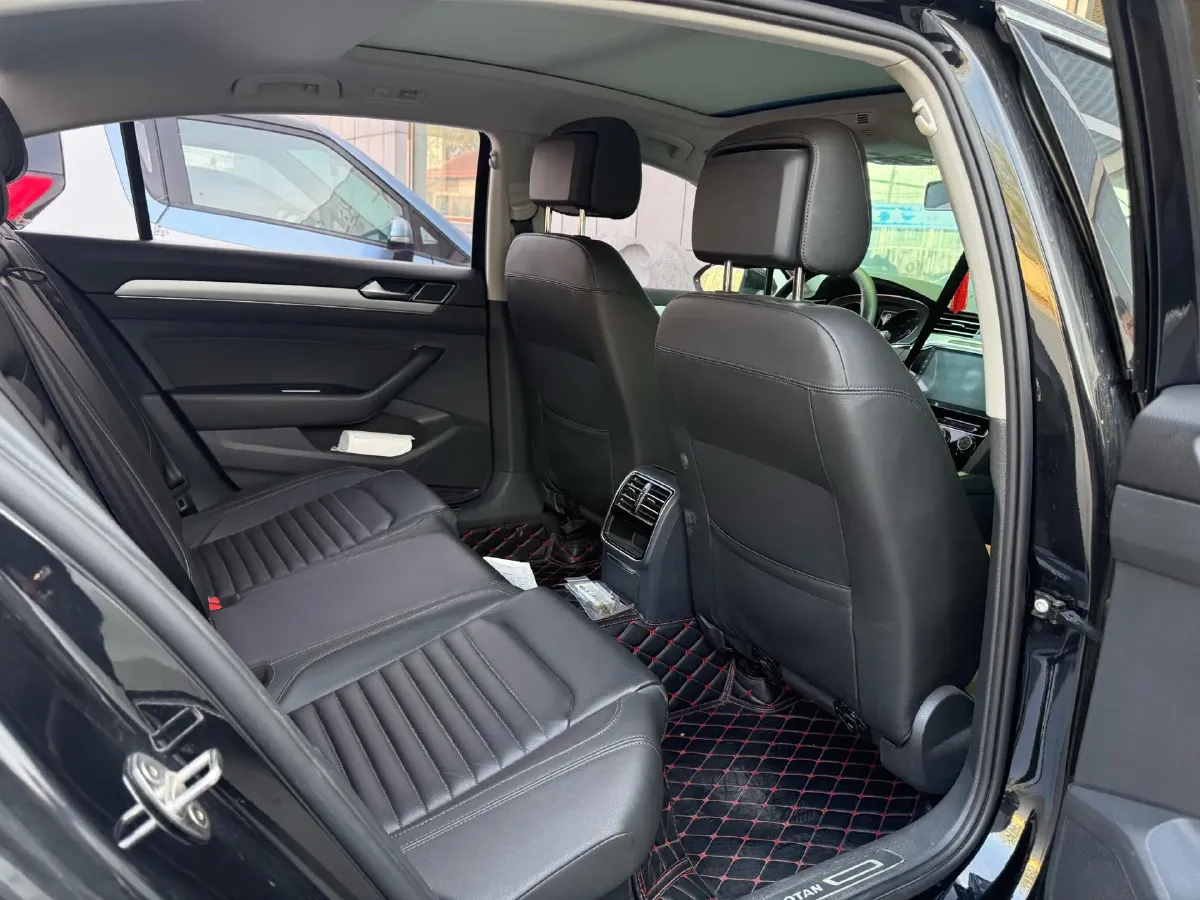 2018 Volkswagen Magotan 1.8T 180HP L4 7DCT,autocango,china used car exporter,china ev exporter,chinese used car exporter,chinese used ev exporter