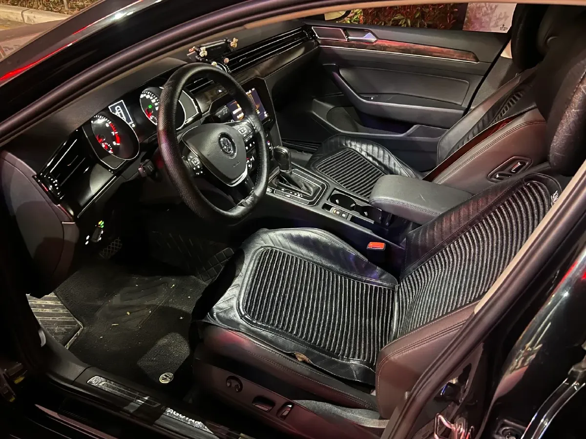 2019 Volkswagen Magotan 2.0T 186HP L4 7DCT,autocango,china used car exporter,china ev exporter,chinese used car exporter,chinese used ev exporter