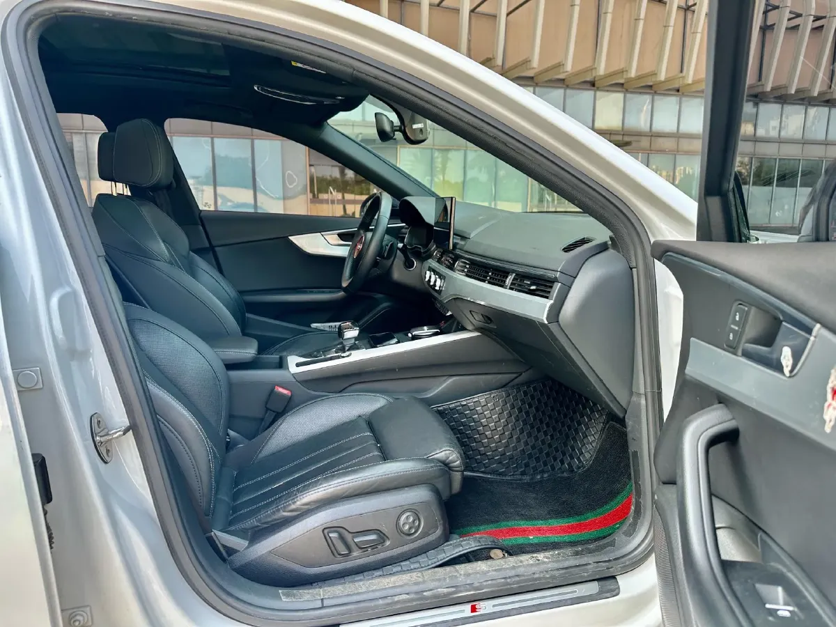 2020 Audi A4L 2.0T 190HP L4 7DCT,autocango,china used car exporter,china ev exporter,chinese used car exporter,chinese used ev exporter