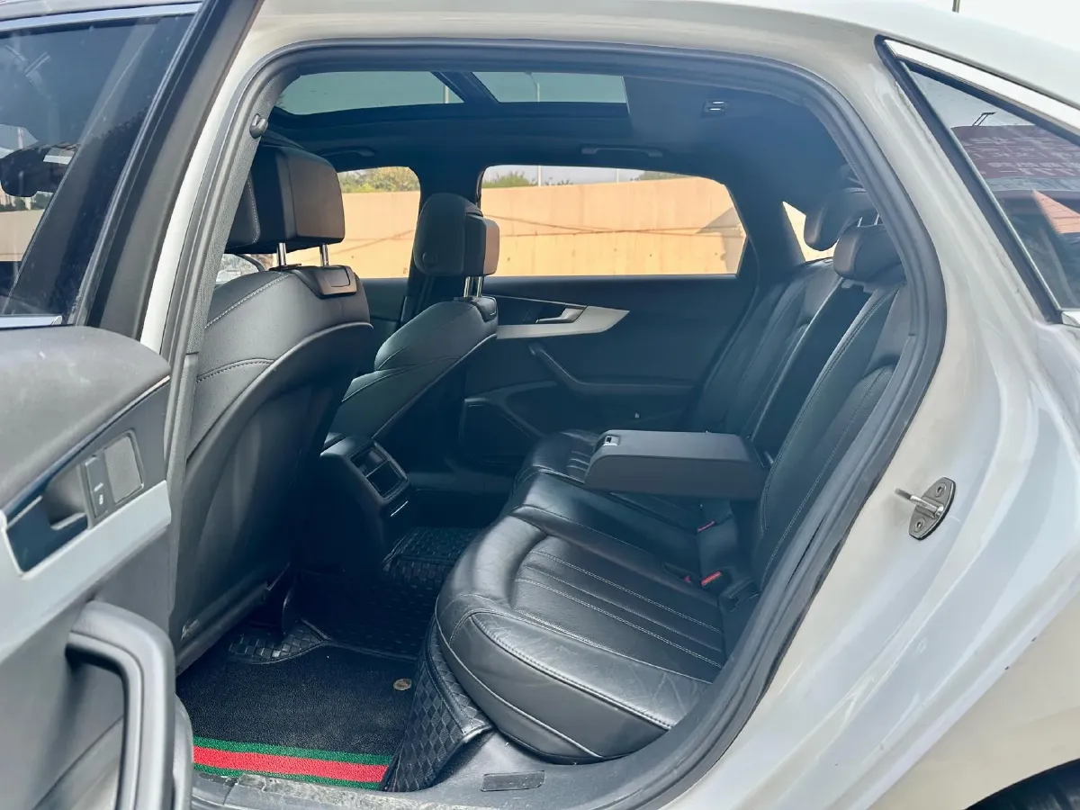 2020 Audi A4L 2.0T 190HP L4 7DCT,autocango,china used car exporter,china ev exporter,chinese used car exporter,chinese used ev exporter