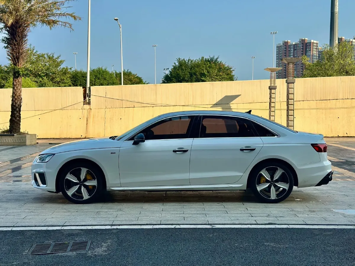 2020 Audi A4L 2.0T 190HP L4 7DCT,autocango,china used car exporter,china ev exporter,chinese used car exporter,chinese used ev exporter