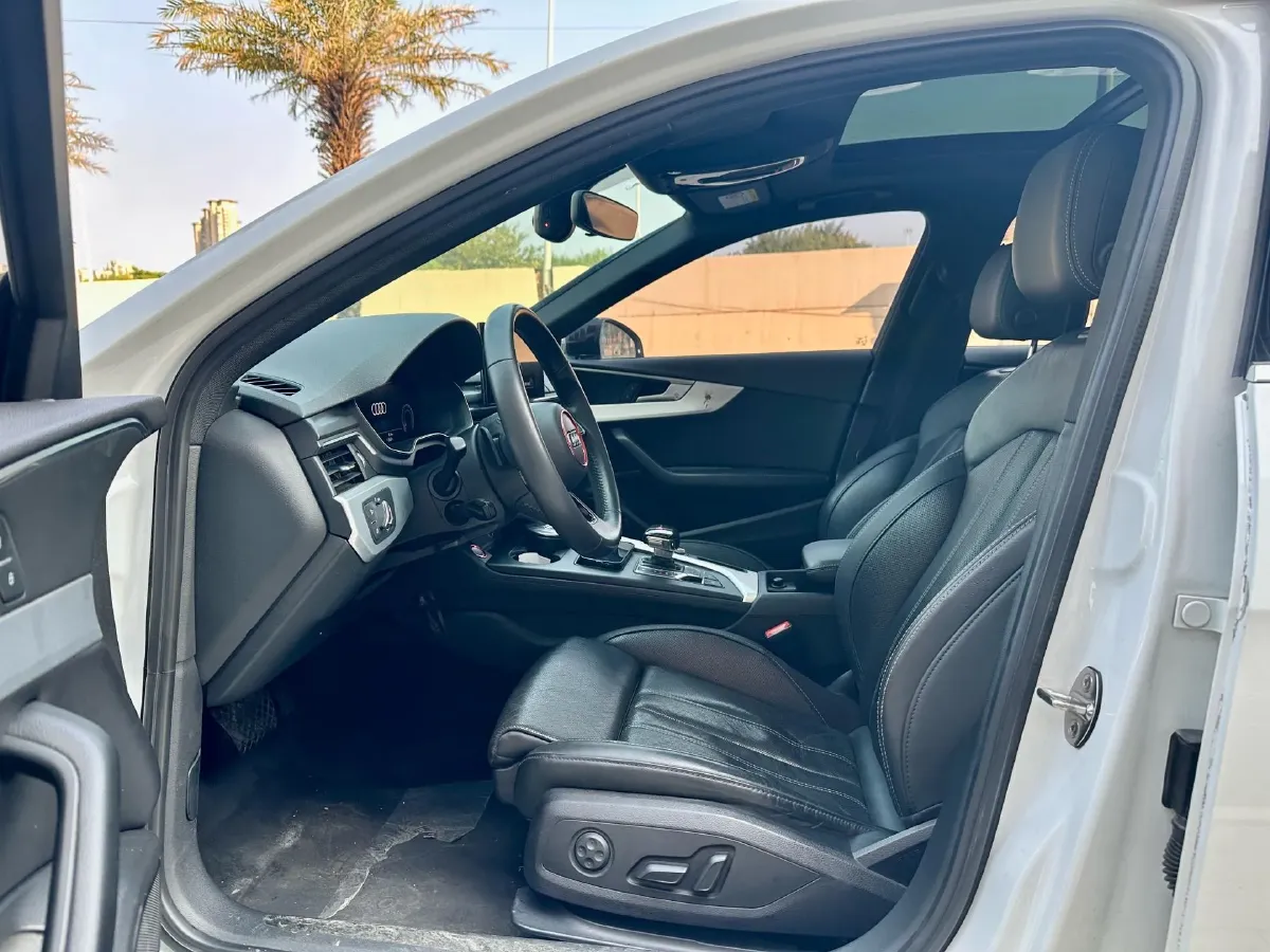 2020 Audi A4L 2.0T 190HP L4 7DCT,autocango,china used car exporter,china ev exporter,chinese used car exporter,chinese used ev exporter