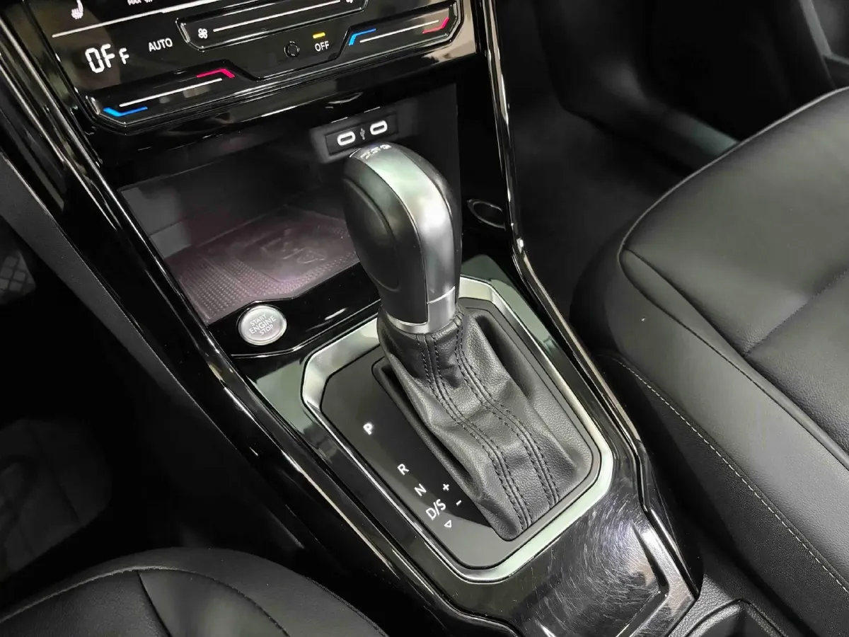 2021 Volkswagen T-Roc 1.4T 150HP L4 7DCT,autocango,china used car exporter,china ev exporter,chinese used car exporter,chinese used ev exporter