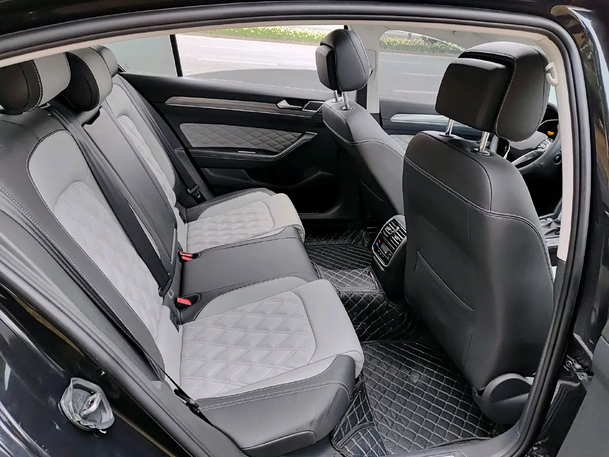 2023 Volkswagen Magotan 2.0T 186HP L4 7DCT,autocango,china used car exporter,china ev exporter,chinese used car exporter,chinese used ev exporter