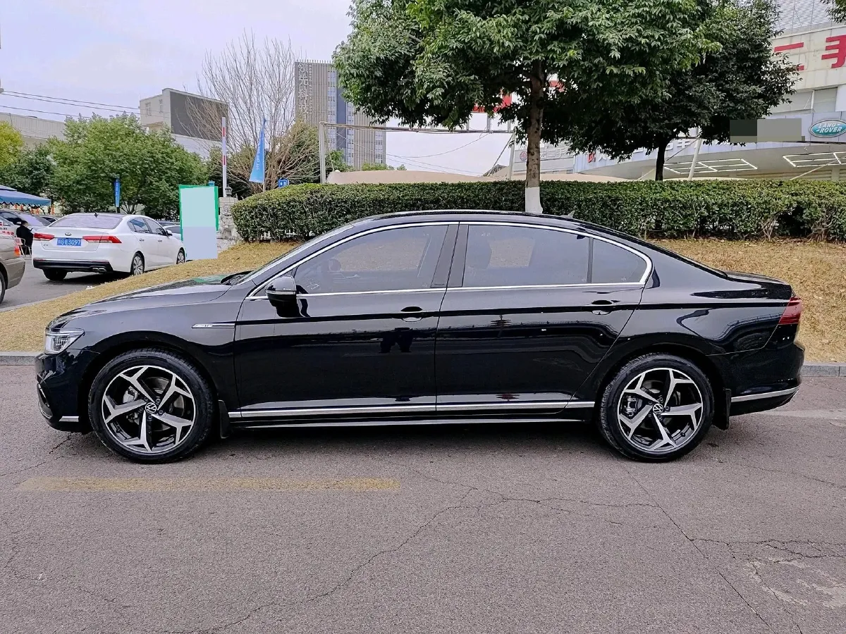 2023 Volkswagen Magotan 2.0T 186HP L4 7DCT,autocango,china used car exporter,china ev exporter,chinese used car exporter,chinese used ev exporter