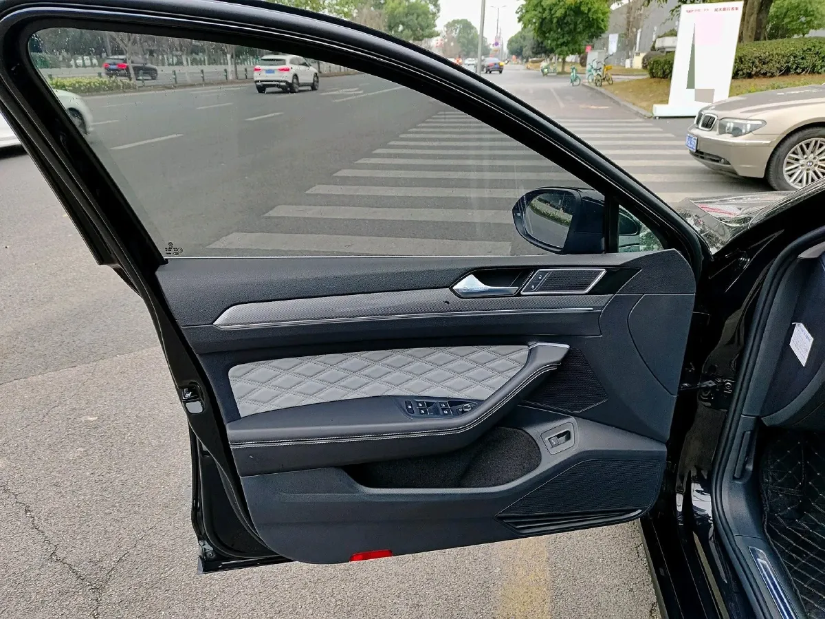 2023 Volkswagen Magotan 2.0T 186HP L4 7DCT,autocango,china used car exporter,china ev exporter,chinese used car exporter,chinese used ev exporter