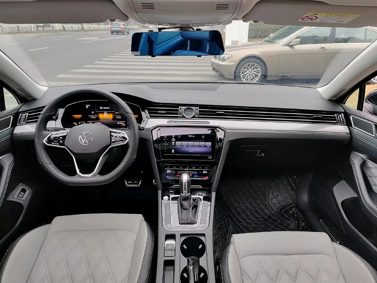 2023 Volkswagen Magotan 2.0T 186HP L4 7DCT,autocango,china used car exporter,china ev exporter,chinese used car exporter,chinese used ev exporter