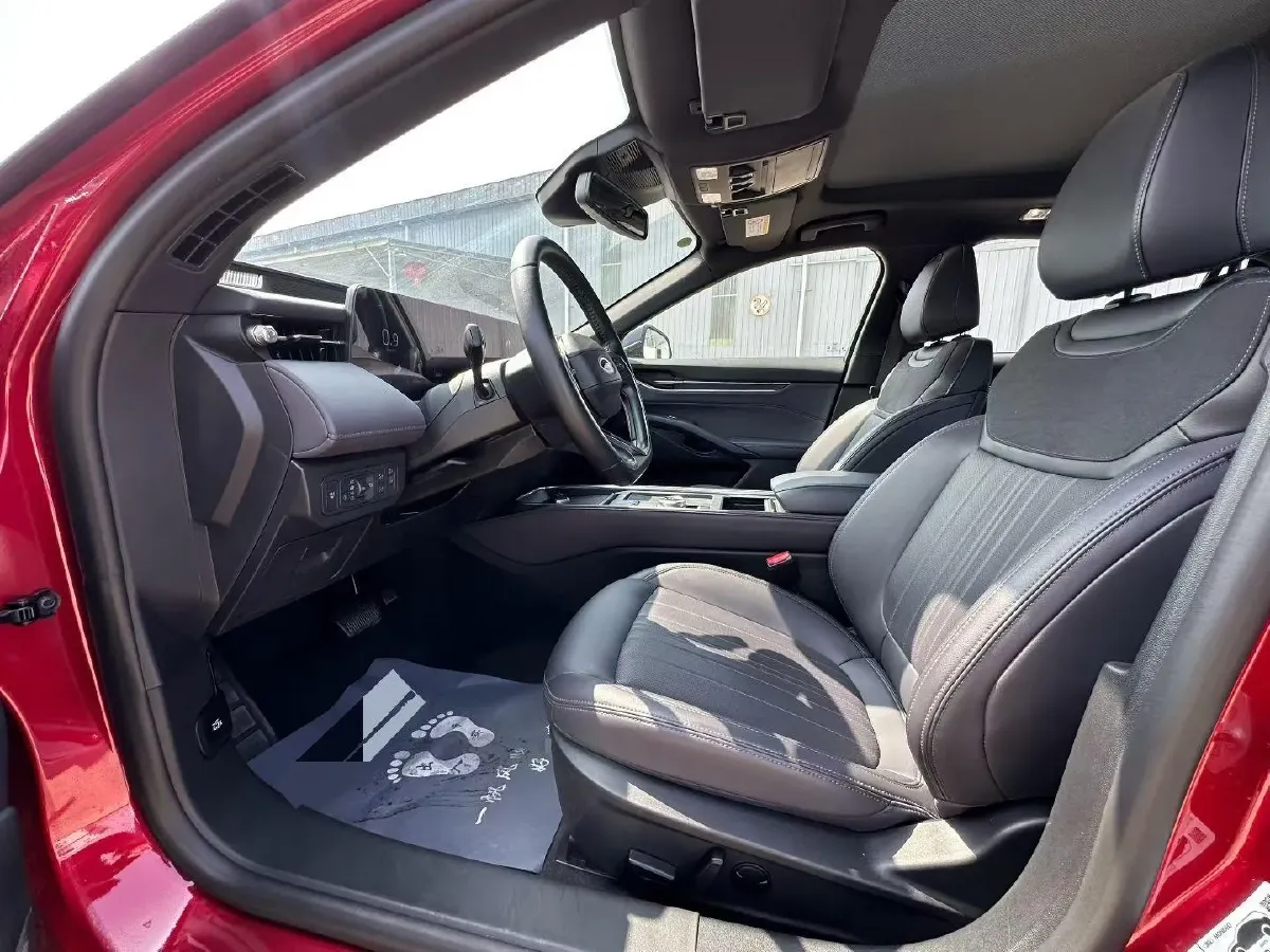 2025 Ford Mondeo 2.0T 254HP L4 8AT,autocango,china used car exporter,china ev exporter,chinese used car exporter,chinese used ev exporter